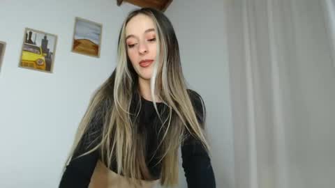 Snapshot of rebecca_johonsonn chatting on 02/14/25, 01:23 Becca Johnsoon online show from 02/14/25, 01:23