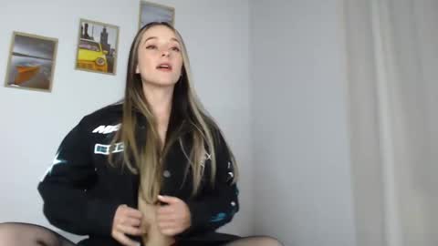 Snapshot of rebecca_johonsonn chatting on 02/16/25, 01:14 Becca Johnsoon online show from 02/16/25, 01:14