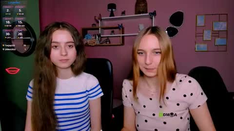 Snapshot of rebecca_smile_ chatting on 11/26/25, 08:43 rebecca_smile_ online show from 11/26/25, 08:43