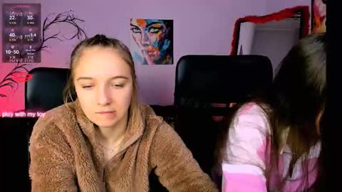 Snapshot of rebecca_smile_ chatting on 12/14/25, 10:09 rebecca_smile_ online show from 12/14/25, 10:09