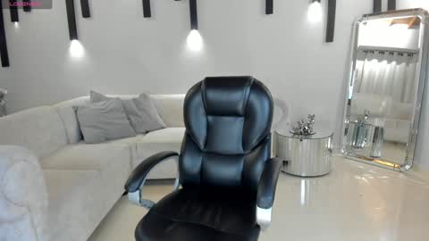 Snapshot of rebeccahudson_ chatting on 01/20/25, 04:43 Rebe online show from 01/20/25, 04:43