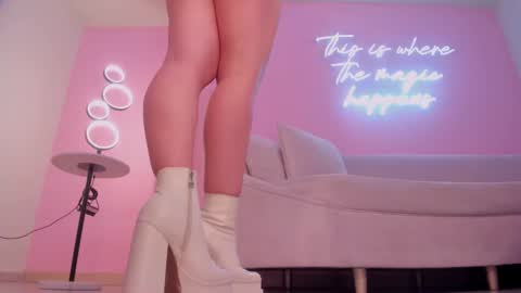 Snapshot of rebeccahudson_ chatting on 03/11/25, 06:10 Rebe online show from 03/11/25, 06:10