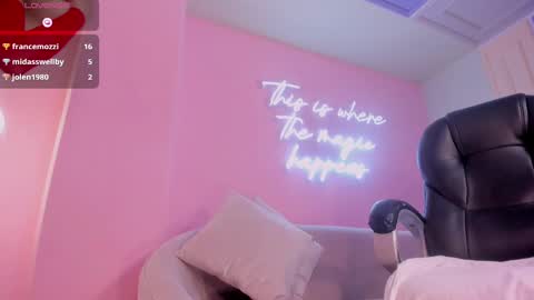 Snapshot of rebeccahudson_ chatting on 03/11/25, 09:13 Rebe online show from 03/11/25, 09:13