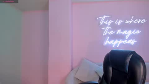 Snapshot of rebeccahudson_ chatting on 09/21/25, 11:23 Rebe online show from 09/21/25, 11:23