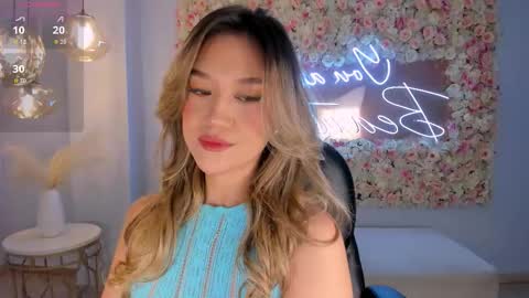 Snapshot of rebeccahudson_ chatting on 10/14/25, 07:03 Rebe online show from 10/14/25, 07:03