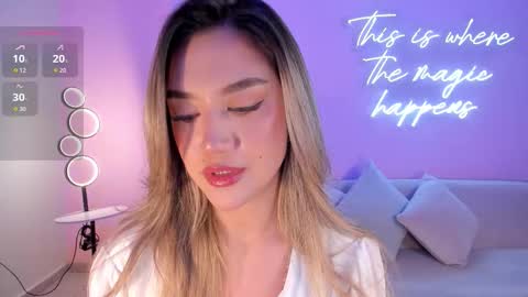 Snapshot of rebeccahudson_ chatting on 10/29/25, 07:15 Rebe online show from 10/29/25, 07:15