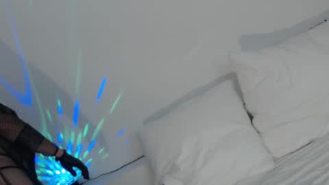 Rebeccalachaude online show from 11/11/25, 08:14