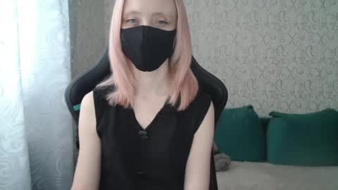 Snapshot of rebesaolset chatting on 12/16/24, 11:01 RebesaOlset online show from 12/16/24, 11:01