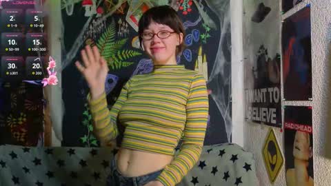 Snapshot of reborn_elf chatting on 11/16/25, 09:31 Lara online show from 11/16/25, 09:31