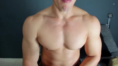 twitter REECET26 instagram RECCETAYLOR online show from 10/27/25, 03:21