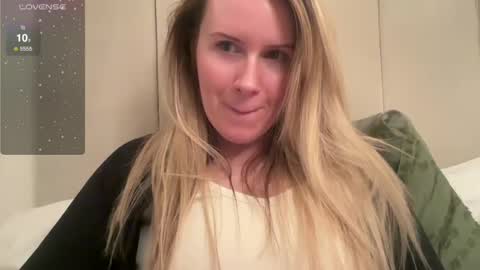 Snapshot of red_head_rosie_69 chatting on 03/10/25, 06:56 Rosie online show from 03/10/25, 06:56