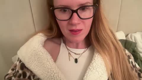 Snapshot of red_head_rosie_69 chatting on 09/14/25, 06:51 Rosie online show from 09/14/25, 06:51