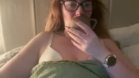 Snapshot of red_head_rosie_69 chatting on 10/21/25, 04:46 Rosie online show from 10/21/25, 04:46