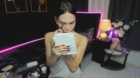 Snapshot of red_linn chatting on 11/08/25, 01:50 danika linn online show from 11/08/25, 01:50