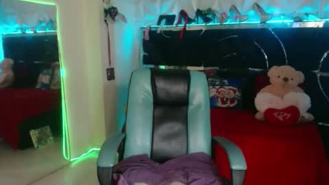 Luna online show from 12/04/25, 01:20