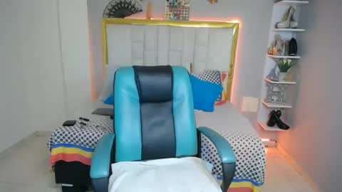 Lunaaaaa online show from 04/17/26, 12:13