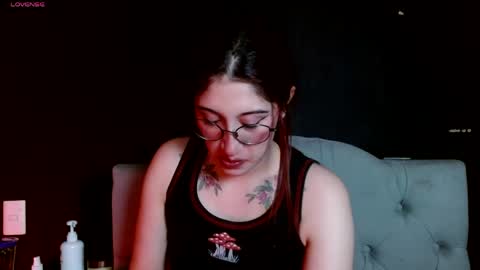 Snapshot of red_moonn chatting on 06/04/26, 05:46 IG OF red moonn online show from 06/04/26, 05:46