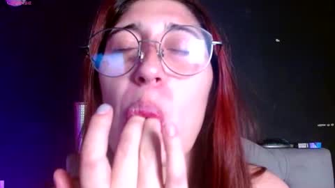 Snapshot of red_moonn chatting on 06/19/26, 07:01 IG OF red moonn online show from 06/19/26, 07:01