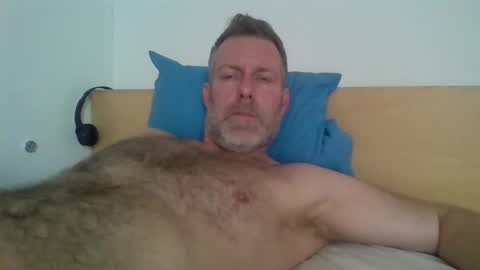 Snapshot of redandbluecloud chatting on 11/17/25, 10:54 Red online show from 11/17/25, 10:54