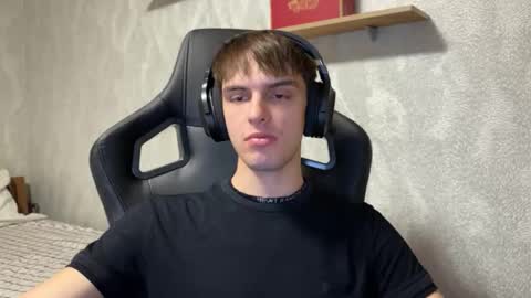 Snapshot of redbullshine chatting on 09/27/25, 02:11 redbullshine online show from 09/27/25, 02:11