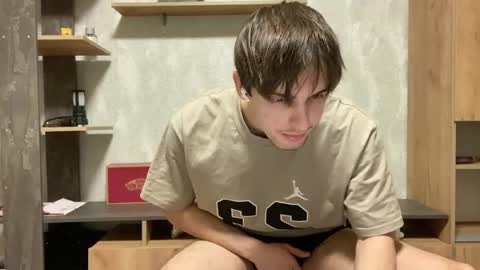 Snapshot of redbullshine chatting on 12/15/25, 11:47 redbullshine online show from 12/15/25, 11:47