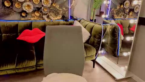 Lily online show from 09/24/25, 11:08