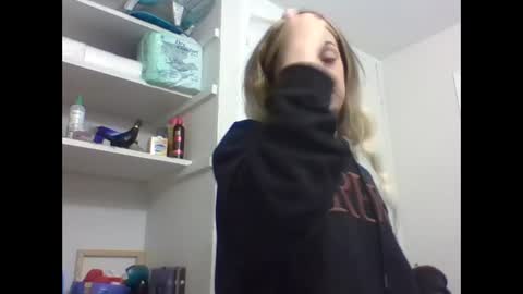 Snapshot of reddwaxx chatting on 12/19/25, 07:32 reddwaxx online show from 12/19/25, 07:32