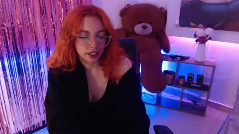 Snapshot of redgirrl_77 chatting on 05/16/26, 11:31 Mere online show from 05/16/26, 11:31