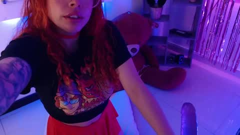 Snapshot of redgirrl_77 chatting on 05/27/26, 12:02 Mere online show from 05/27/26, 12:02