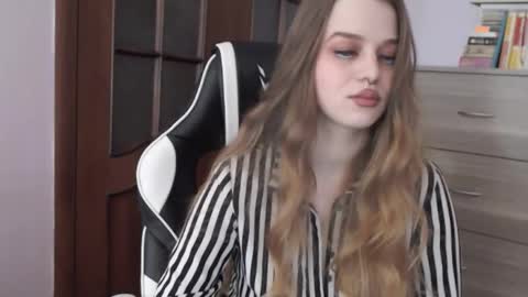 Lily online show from 10/24/25, 02:08