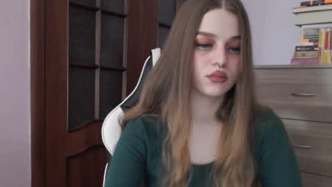 Lily online show from 10/28/25, 02:04