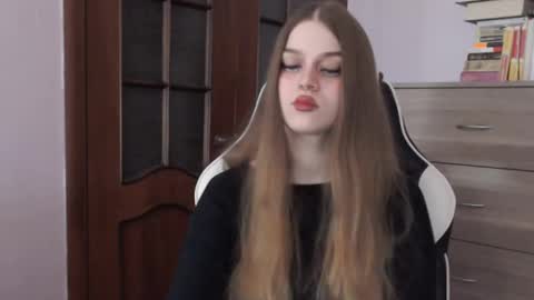 Lily online show from 11/14/25, 02:32