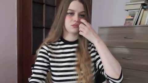 Lily online show from 12/01/25, 02:05