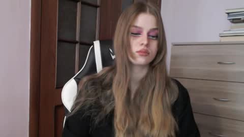 Lily online show from 05/16/26, 02:19