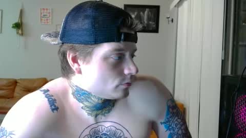 Snapshot of redinthebed chatting on 11/07/25, 02:44 InkedGinger online show from 11/07/25, 02:44