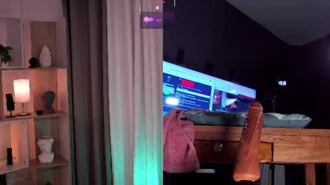 Snapshot of redjasmine_ chatting on 06/19/26, 12:37 Red Jasmine online show from 06/19/26, 12:37