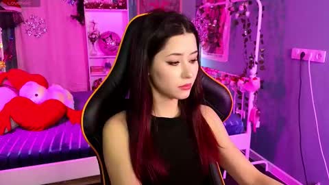 Snapshot of redmidnight_ chatting on 12/21/25, 09:00 Kiara online show from 12/21/25, 09:00