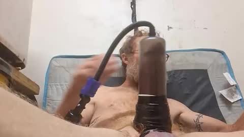 Snapshot of rednicedick chatting on 10/19/25, 05:19 rednicedick online show from 10/19/25, 05:19