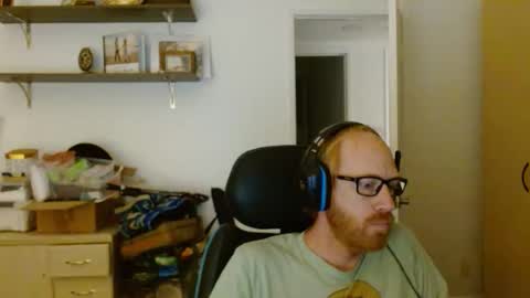 Snapshot of redrob57 chatting on 11/18/25, 04:39 redrob57 online show from 11/18/25, 04:39