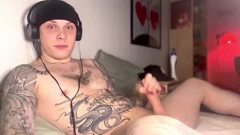 Snapshot of redrumbackwards chatting on 12/17/24, 05:40 redrum online show from 12/17/24, 05:40