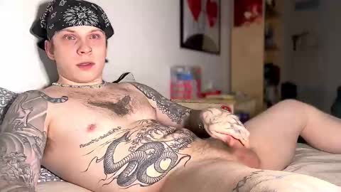 Snapshot of redrumbackwards chatting on 02/04/25, 05:10 redrum online show from 02/04/25, 05:10