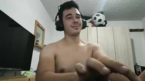 Snapshot of redsoul951869 chatting on 10/11/25, 05:28 RedsoulReaver online show from 10/11/25, 05:28