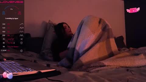 Snapshot of redyari chatting on 11/15/25, 12:52 Red online show from 11/15/25, 12:52