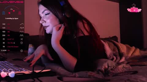 Snapshot of redyari chatting on 11/21/25, 11:14 Red online show from 11/21/25, 11:14