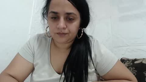 Snapshot of reeapassion chatting on 11/21/25, 08:51 Reea online show from 11/21/25, 08:51