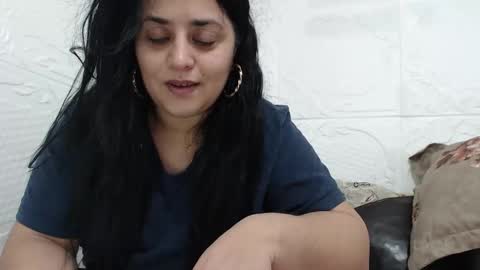 Snapshot of reeapassion chatting on 11/28/25, 10:12 Reea online show from 11/28/25, 10:12