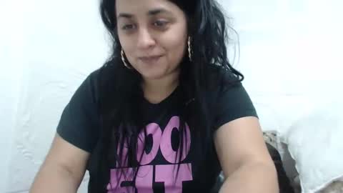 Snapshot of reeapassion chatting on 11/30/25, 09:19 Reea online show from 11/30/25, 09:19