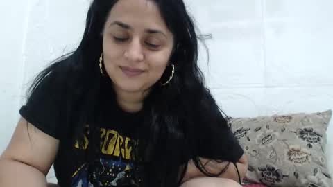 Snapshot of reeapassion chatting on 12/18/25, 10:16 Reea online show from 12/18/25, 10:16