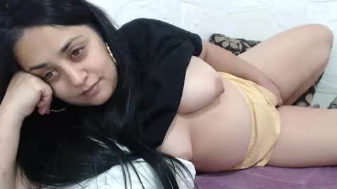 Snapshot of reeapassion chatting on 12/20/25, 08:38 Reea online show from 12/20/25, 08:38