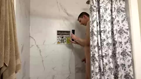 Snapshot of reelbigwang chatting on 10/09/25, 10:41 reelbigwang online show from 10/09/25, 10:41